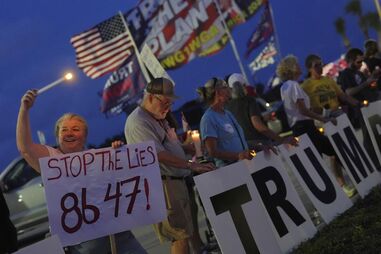Manifestantes saem às ruas em Los Angeles em novo protesto contra Donald Trump