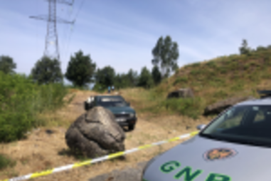 Caixão foi encontrado por popular em descampado junto à EN103