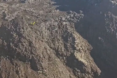 Imagens mostram resgate de turista neerlandês que ficou preso na montanha do Pico  