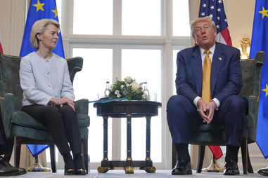 Ursula von der Leyen e Donald Trump reúnem-se na Escócia sobre tarifas de 15% entre EUA e UE