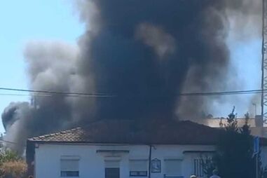Dois anexos de habitação parcialmente destruídos por incêndio em Santa Maria da Feira