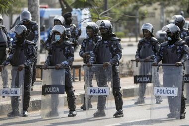 Polícia em Luanda