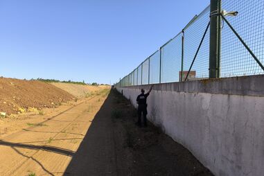 Muro da discórdia fica em zona em obras nas traseiras da cadeia da Carregueira