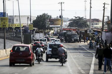Polícia nas ruas de Luanda