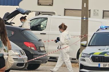 Corpo de mulher encontrado dentro de carro na Costa da Caparica