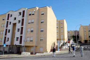 PSP esteve em força, esta quarta-feira, no Bairro dos Navegadores, em Oeiras