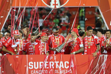 Benfica vence Sporting e conquista a Supertaça Cândido de Oliveira no Estádio Algarve