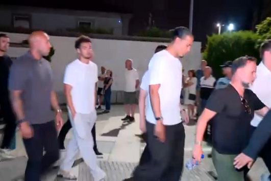 Jogadores do Liverpool chegam ao velório de Diogo Jota e André Silva