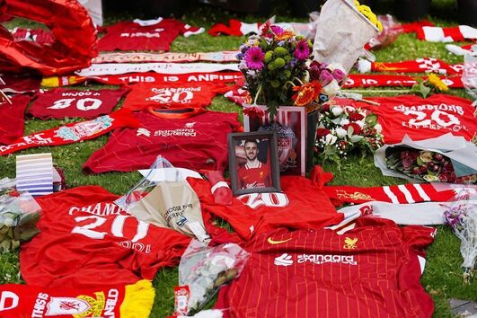 Liverpool despede-se do 'Eterno Camisola 20'