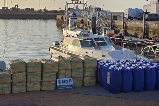 GNR apreende 1.500 quilos de haxixe e uma embarcação na Ria Formosa