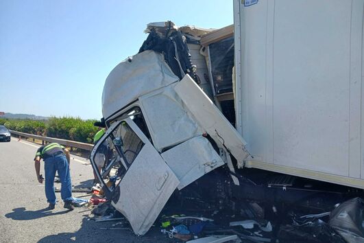 Despiste de camião na A1 em Coimbra faz uma vítima mortal. Trânsito condicionado