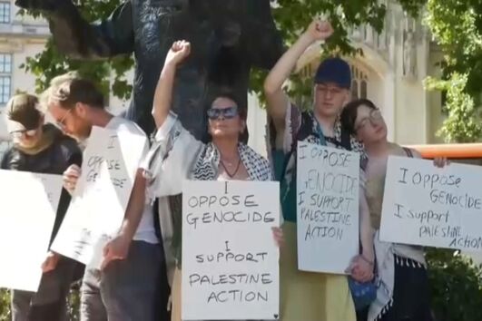 Pelo menos 71 pessoas foram detidas em manifestações de apoio a um grupo pró-palestina em Londres