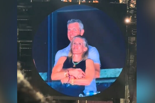 CEO norte-americano apanhado pela “kiss cam” em suposta traição durante concerto dos Coldplay 