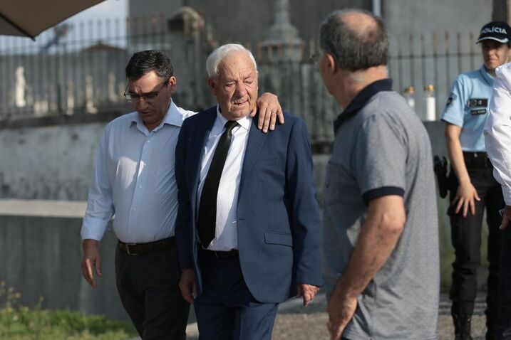 Urnas de Diogo Jota e André Silva chegam à Igreja Matriz 