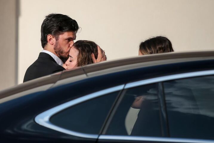 Urnas de Diogo Jota e André Silva chegam à Igreja Matriz 