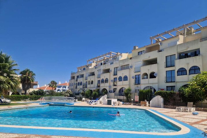 Piscina onde morreram os dois turistas 