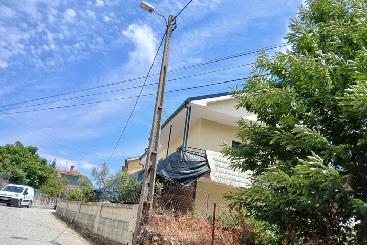 Polícia reformado levanta-se da cama e mata a sogra a tiro de caçadeira