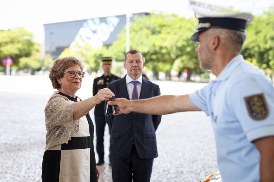 Ministra da Administração Interna entrega carros à GNR, em Lisboa