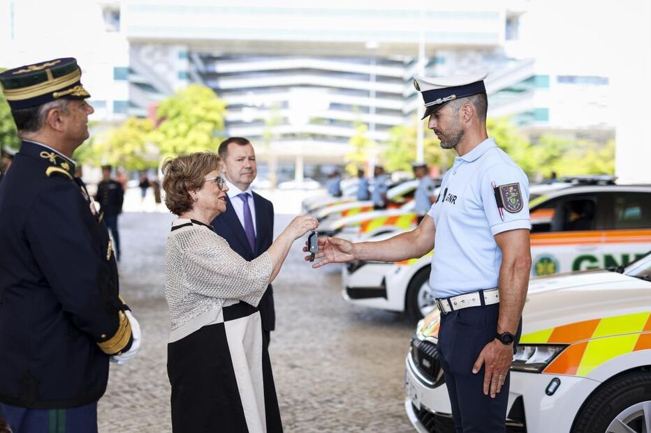 Ministra da Administração Interna entrega carros à GNR, em Lisboa
