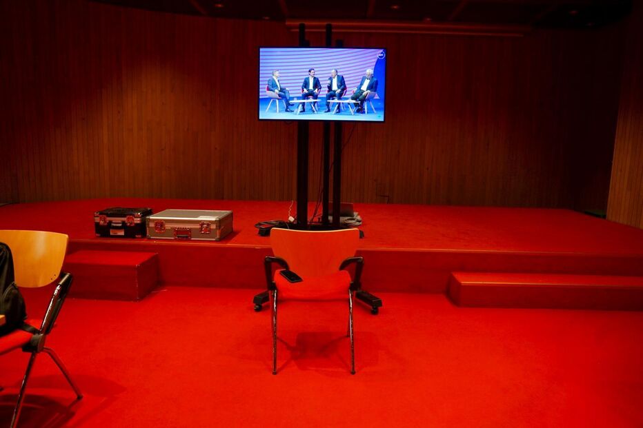 Debate sobre o futuro dos media com adaptação constante do setor