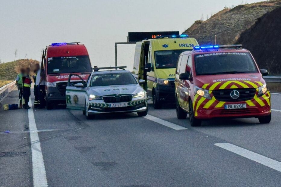Acidente mobiliza bombeiros, INEM e GNR para prestar assistência na via