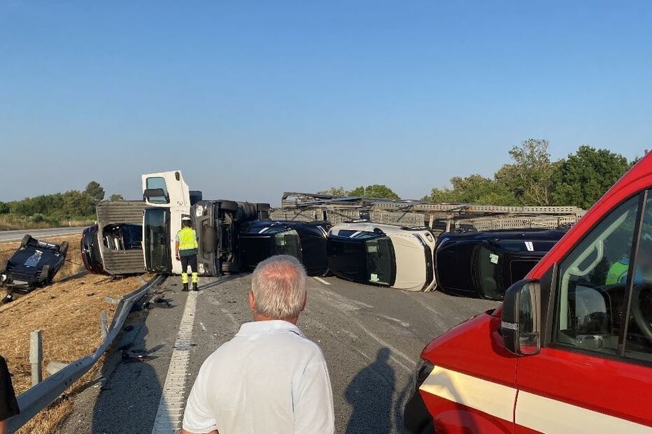 Despiste de camião na A25 causa ferido; GNR investiga.
