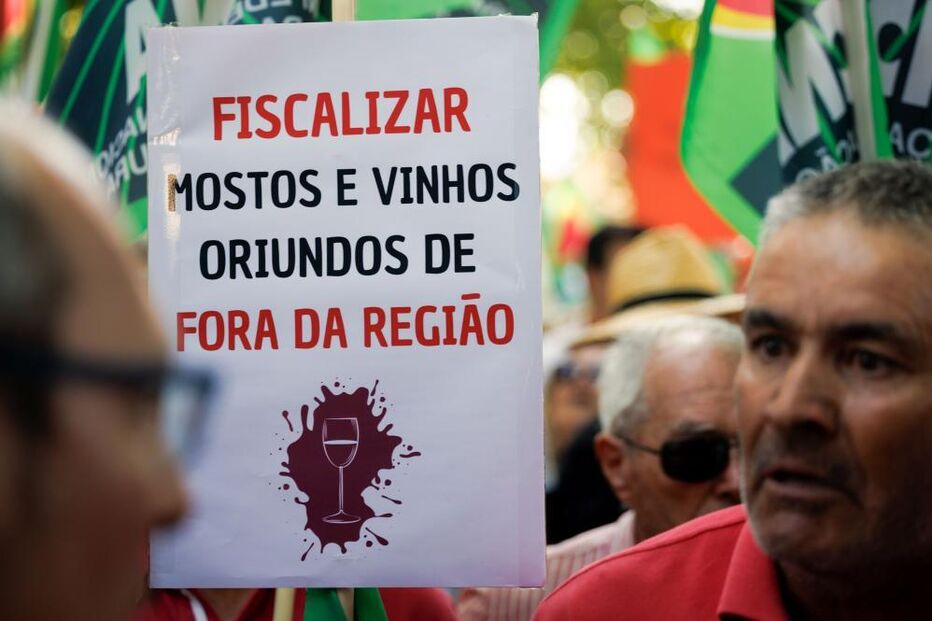 Viticultores exigem fiscalização de vinhos de fora da região do Douro em protesto na Régua