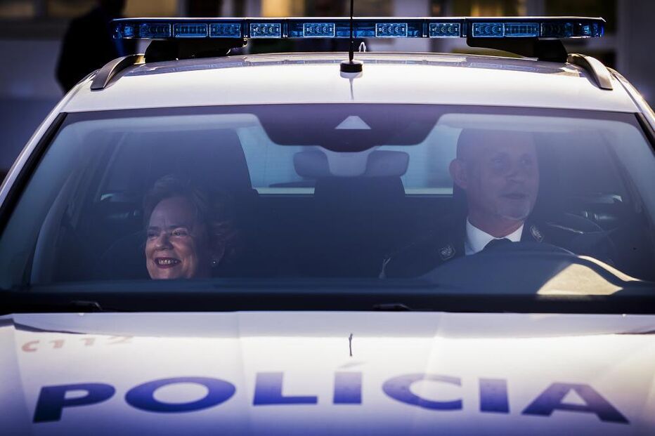 Ministra e diretor da PSP experimentam viatura em cerimónia de 158 anos