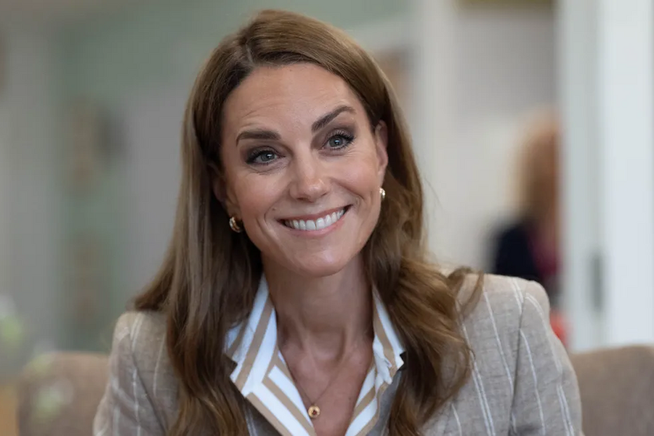 Kate Middleton aborda desafios após tratamento oncológico e destaca a importância do apoio