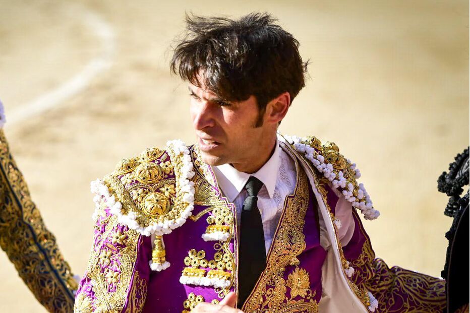 Cayetano Rivera surge com olho negro após detenção em Madrid.
