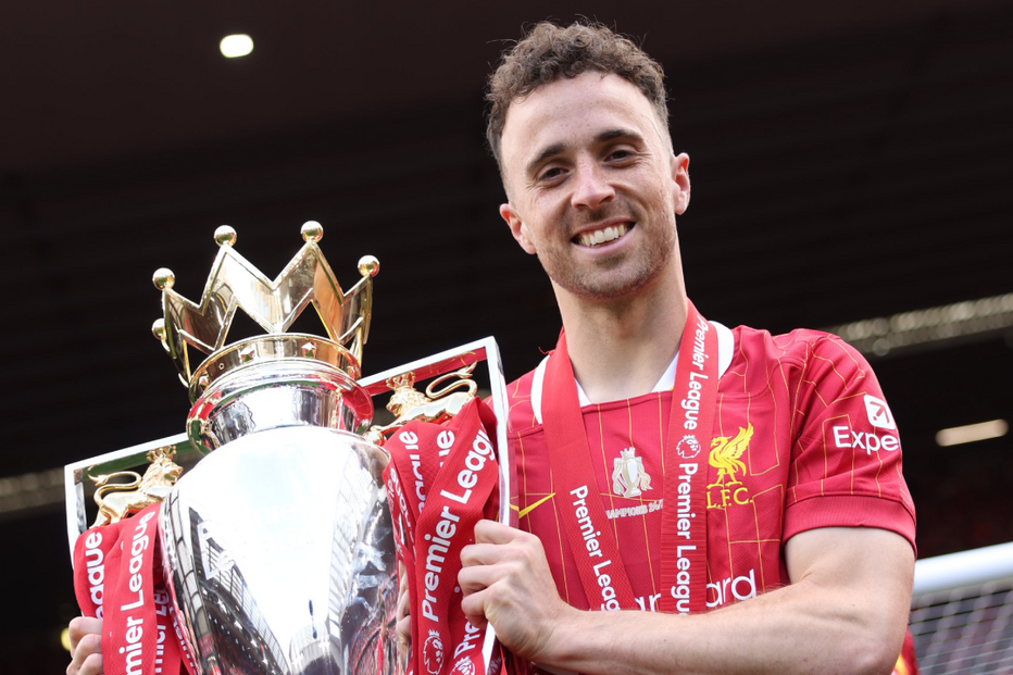 Diogo Jota celebra conquista da Premier League