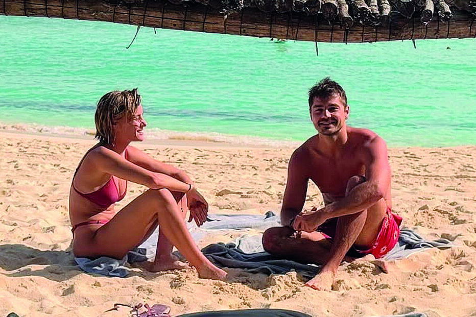 Kelly Bailey e Lourenço Ortigão com o filho, Vicente Blue, em férias