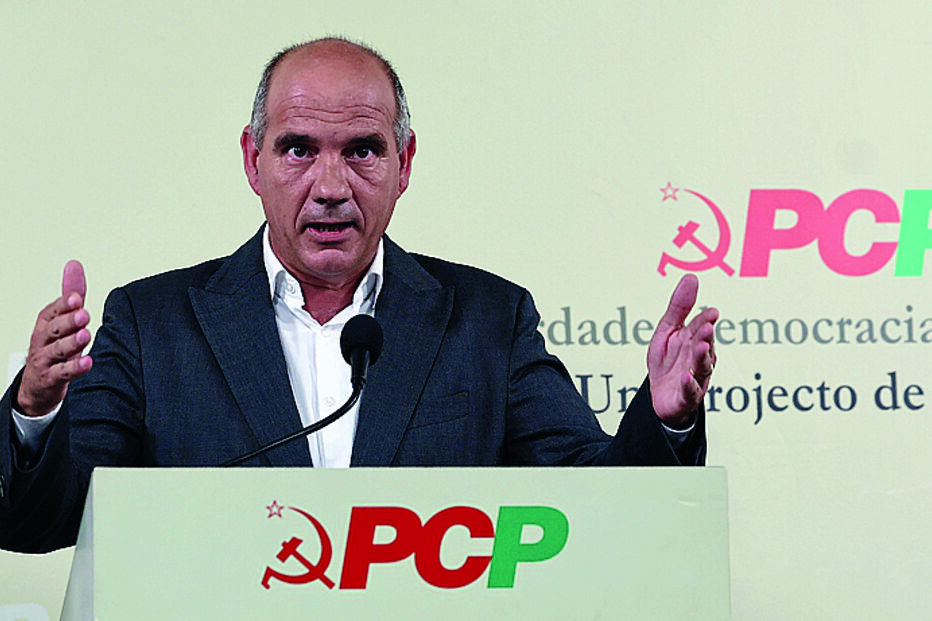 Paulo Raimundo discursa pelo PCP