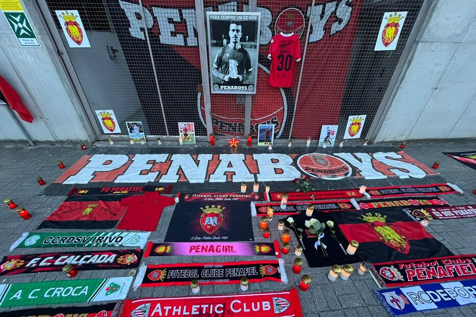 Homenagem a André Silva, jogador do Penafiel, junto ao estádio