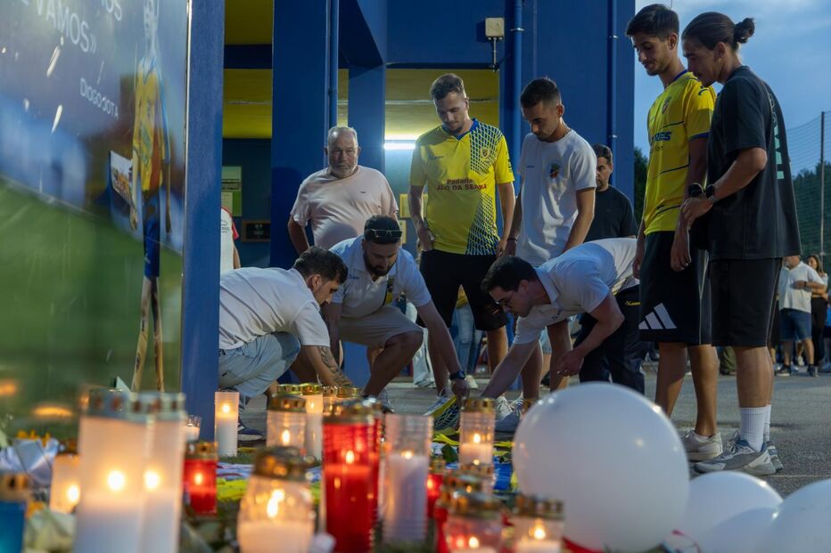 Homenagem no Estádio de São Miguel, em Gondomar, ao jogador Diogo Jota e o irmão André Silva