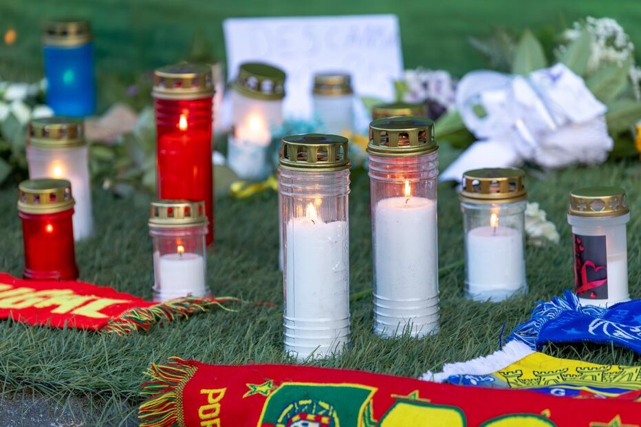 Homenagem a Diogo Jota e André Silva em Gondomar após acidente trágico em Zamora.
