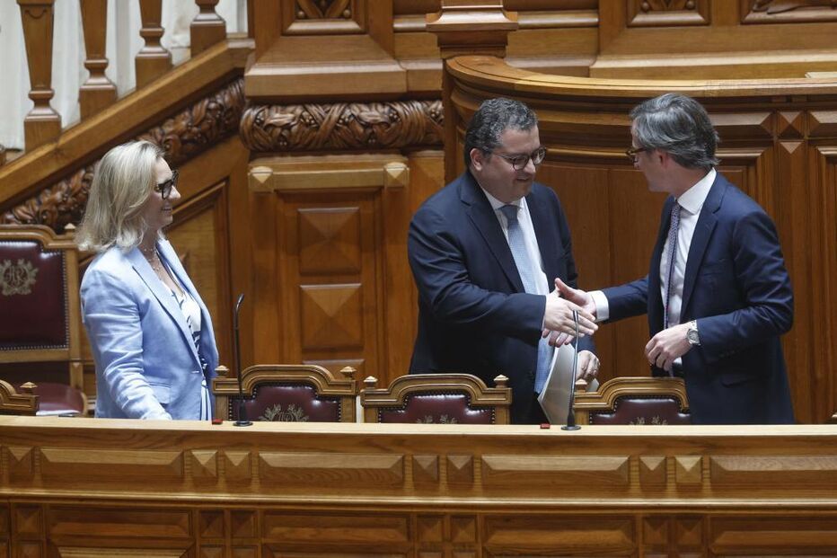 Parlamento aprova alívio fiscal do IRS com votos de PSD, AD e Chega