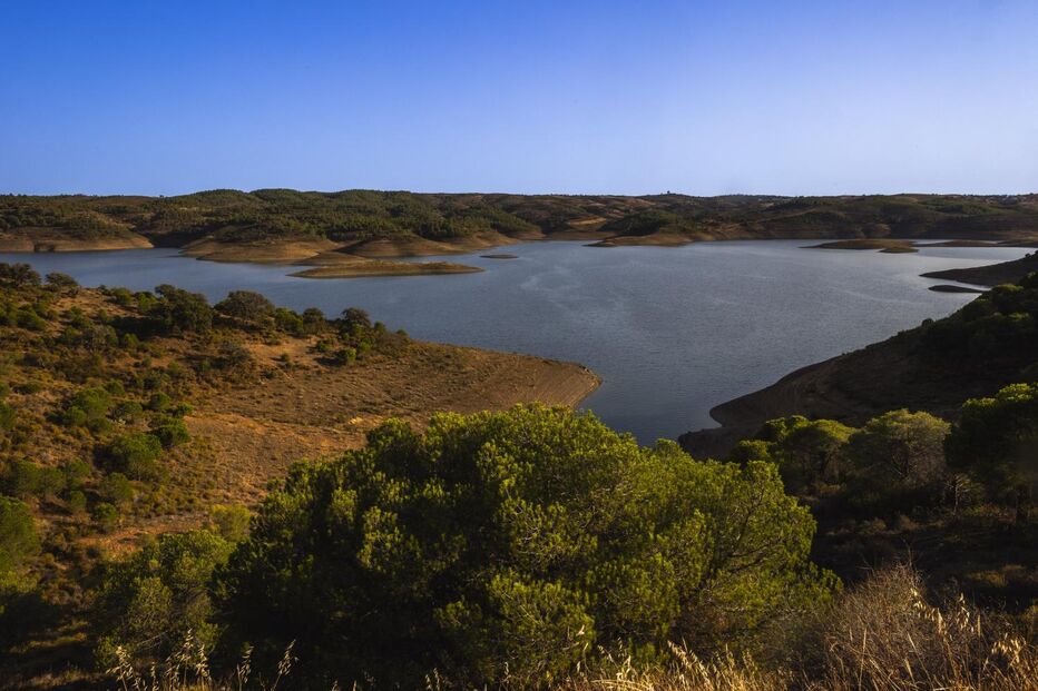 Algarve alivia restrições de água após recuperação, mas mantém alerta para o verão