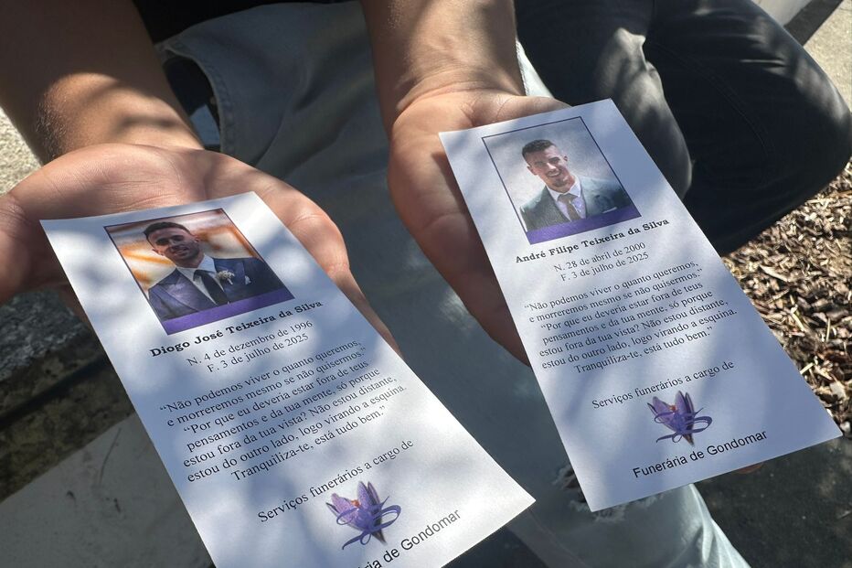 Homenagem fúnebre a Diogo Teixeira da Silva e André Filipe Teixeira da Silva, com serviço da Funerária de Gondomar.
