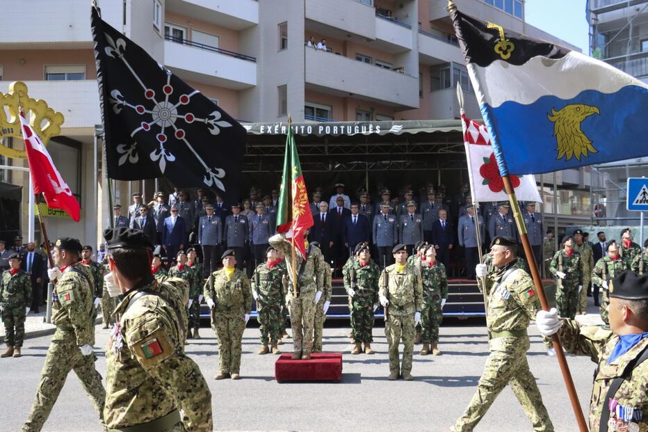 Ministro da Defesa marca presença no juramento de bandeira em Caldas da Rainha