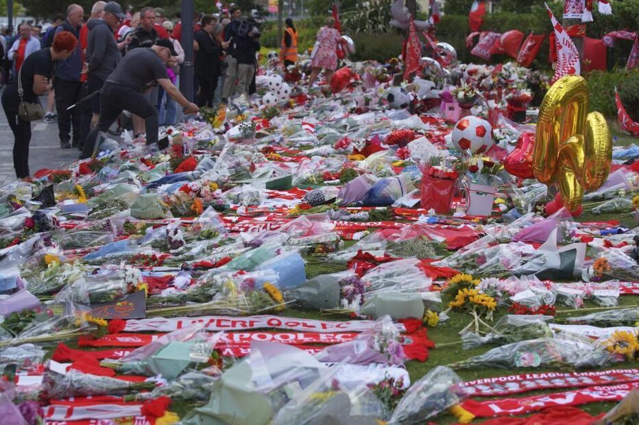 Homenagens a Cristiano Ronaldo e à sua família em Liverpool