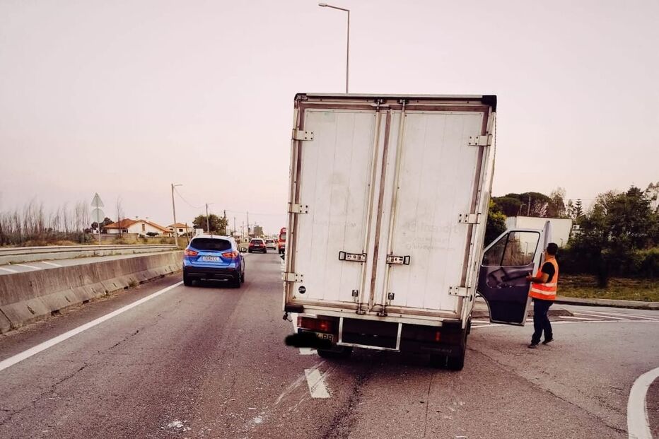 Colisão entre dois carros em Albergaria-a-Velha causa feridos