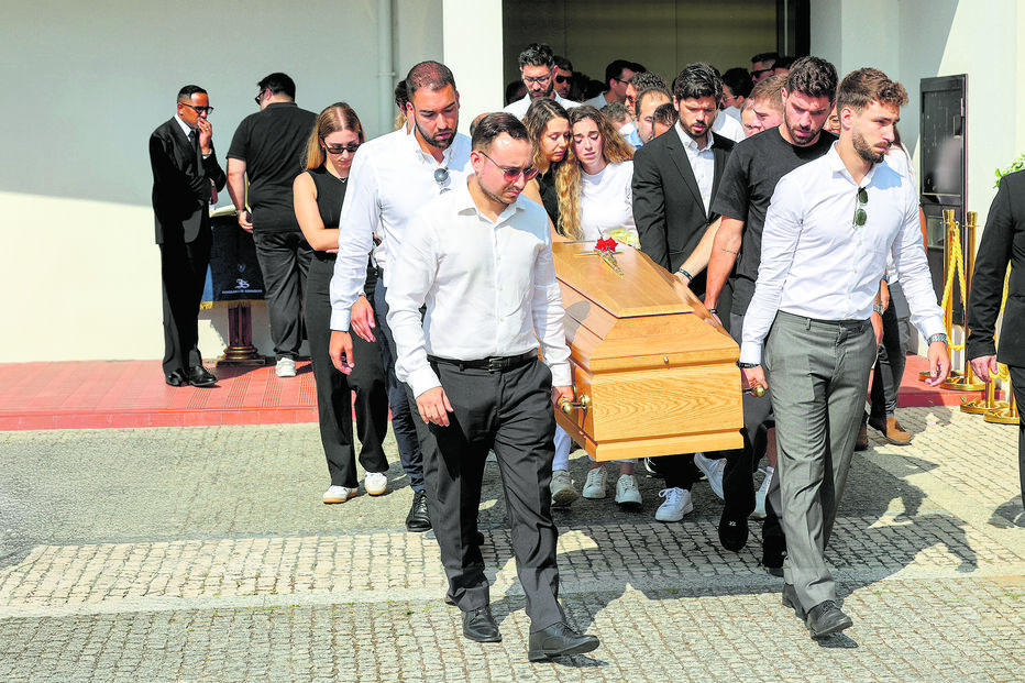 Funeral dos jovens atletas em Gondomar: família e amigos prestam homenagem