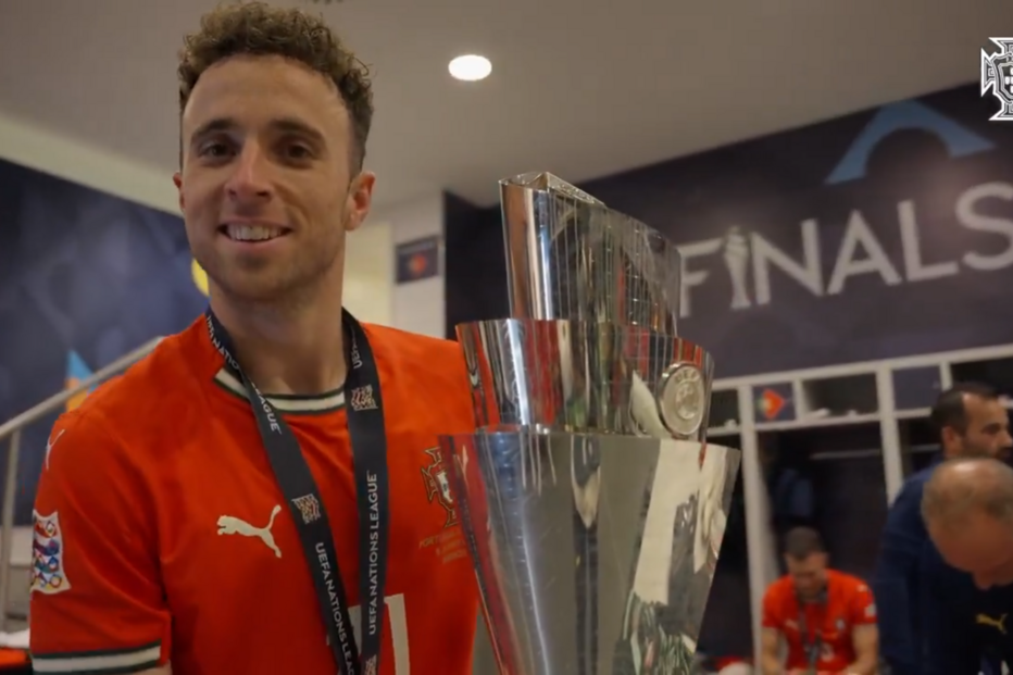 Diogo Jota celebra título da Liga das Nações por Portugal