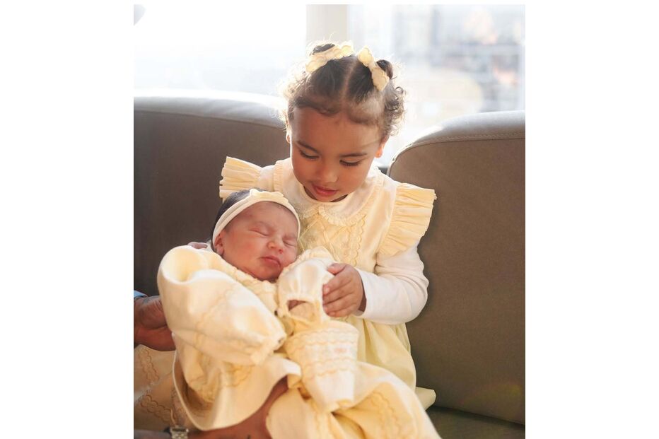 Neymar é pai. Mel recebe carinho da irmã