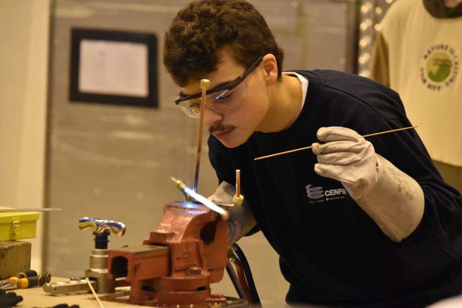 Jovem do CENFIM trabalha competências para o futuro, no Dia Mundial das Competências dos Jovens