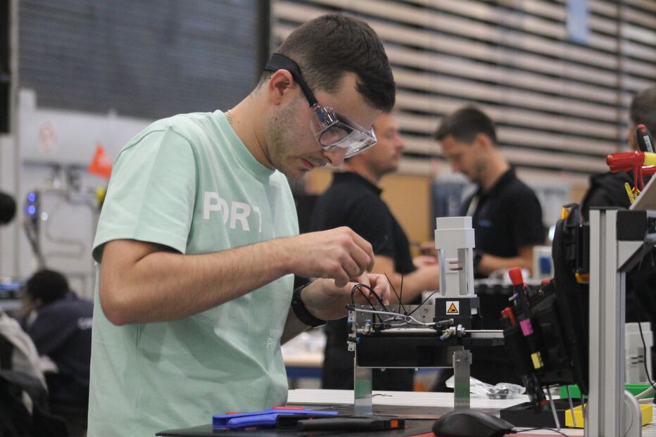 CENFIM capacita jovens para a Indústria 4.0, promovendo empregos e inovação