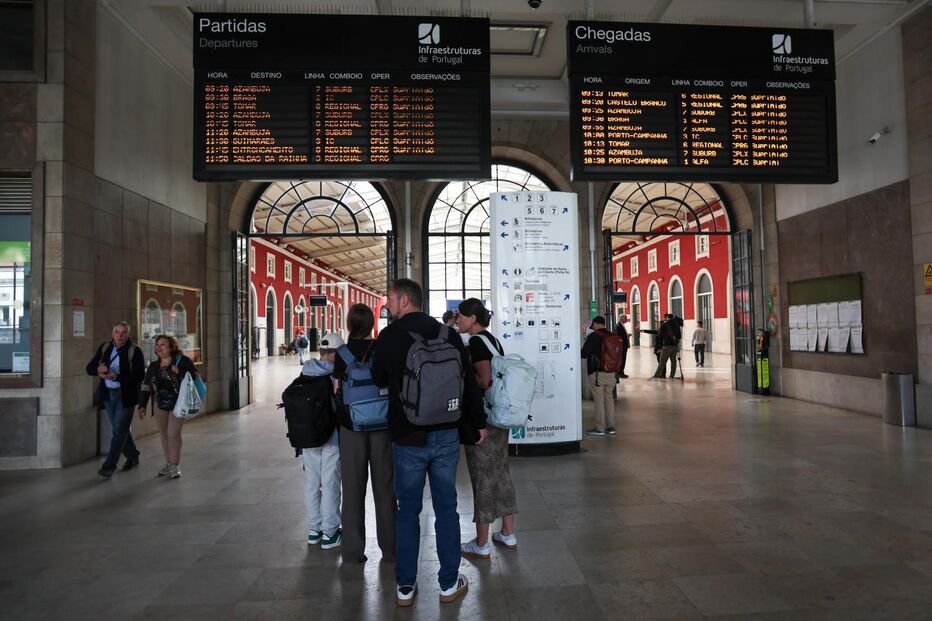 Governo, sindicatos e patrões discutem revisão da Lei da Greve
