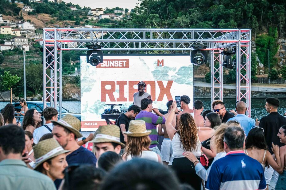 Rifox atua em sunset no Cais de Bitetos, Marco de Canaveses, para apresentar o Festival Montedeiras