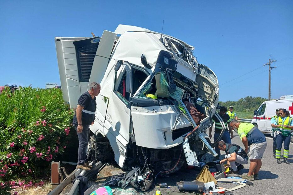 Despiste de camião na A1, em Coimbra, causa vítima mortal e condiciona trânsito
